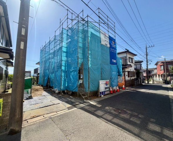 横浜市旭区白根7丁目 新築戸建て【仲介手数料無料】の前面道路含む現地写真