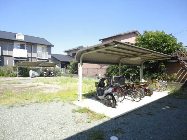 セジュール国分II【10,000円キャッシュバック対象物件】の駐車場|駐輪場です