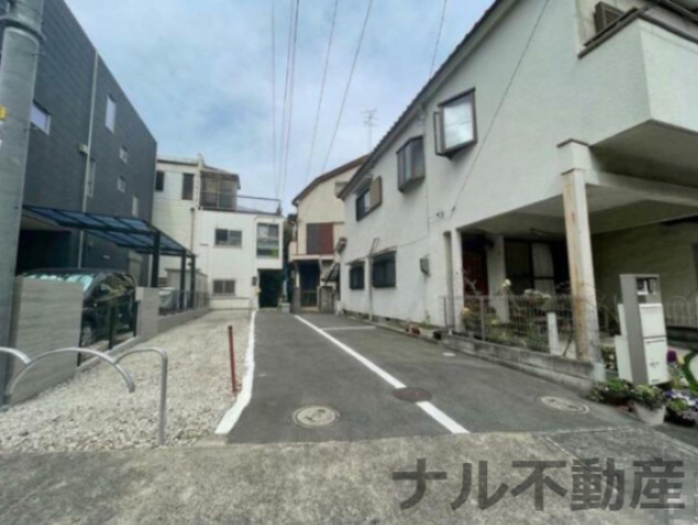 吹田市清水　中古戸建の前面道路含む現地写真