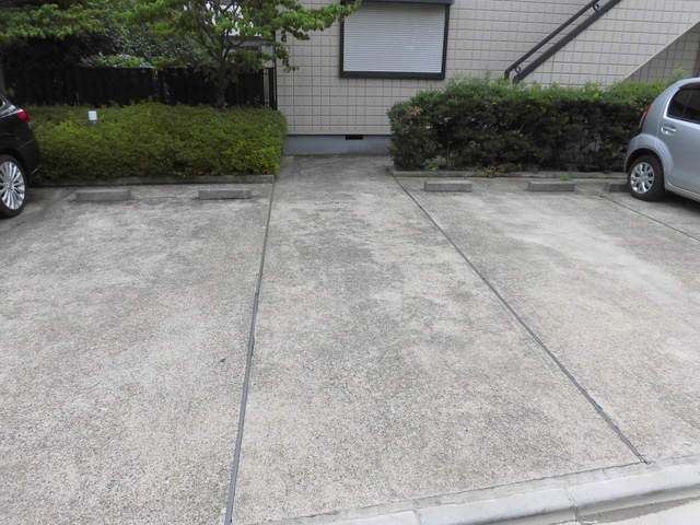 コーラルハイツⅡの駐車場