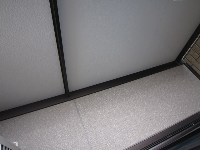 小金井市東町５丁目のアパートのバルコニー