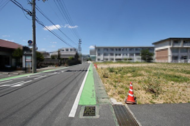 鴨部　建築条件付き　売土地　8号地（全8区画）の前面道路含む現地写真