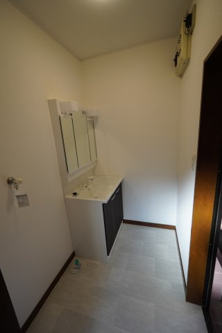 東松山市加美町戸建ての洗面所|洗面台もゆとりのある横幅75cmのシャワー付きで新品です