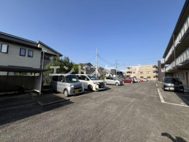 レナジア筑縄の駐車場|高崎、前橋のお部屋探しはエンドスケープまで！お客様の理想お聞かせ下さい♪