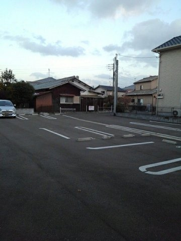 ジュネスの駐車場