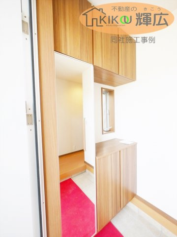 加古川市平岡町土山1期（全1棟）1号棟の玄関|同社施工例です。