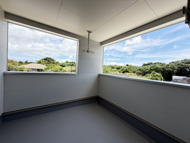 糸満市南波平　第2（全4棟）2号棟のバルコニー|2号棟　2部屋から出入り可能なルーフバルコニー♪