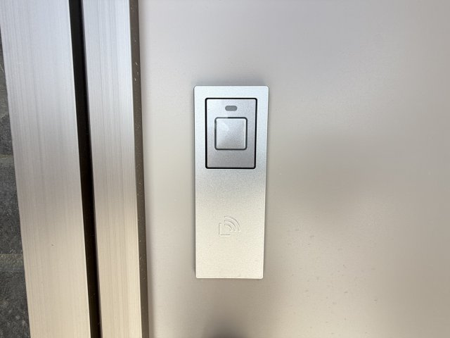 糸満市南波平　第2（全4棟）2号棟の玄関|2号棟　スマートキー付き♪