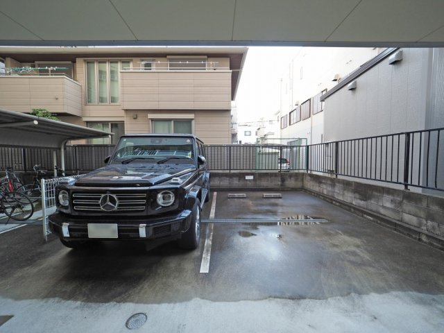 グランカーサ都島の駐車場