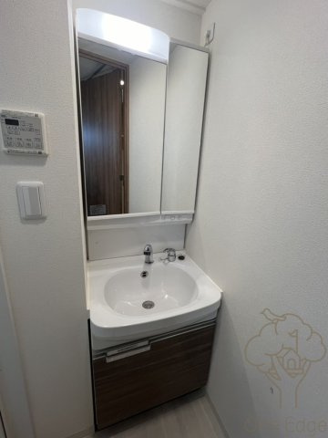 プレサンス梅田北ディアの独立洗面台