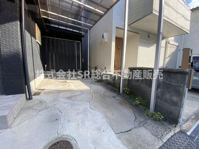 東鴻池町5丁目中古戸建の駐車場|カーポート付きの駐車場がございます♪