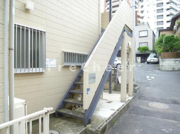 サンロイヤル早稲田のエントランス