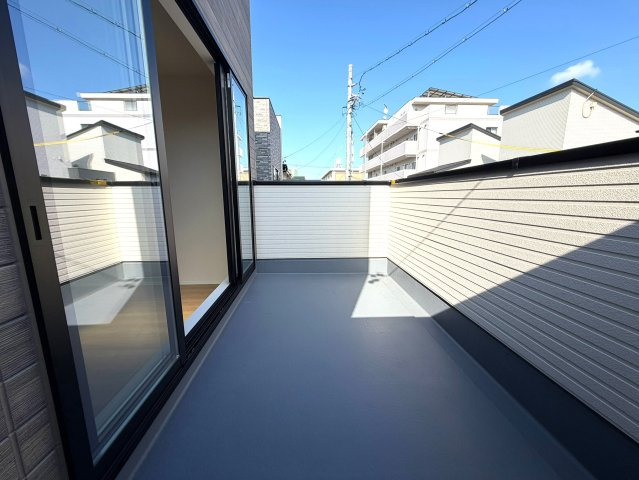 静岡市駿河区寿町3期　全2棟のバルコニー|大きなお洗濯物があっても安心のバルコニー。