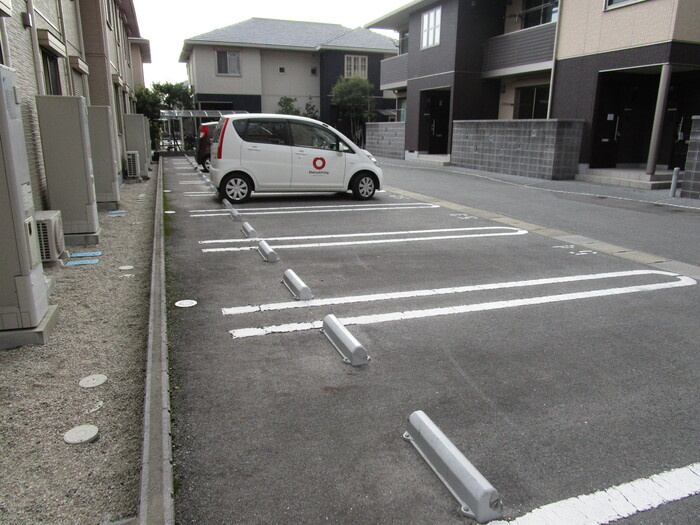 HEARTY'S ENT G棟の駐車場|駐車スペースもあります☆