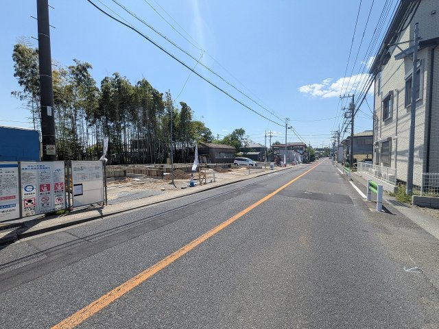 八王子市　四谷町　新築一戸建て　２期の前面道路含む現地写真|～南西8.1ｍ公道に面しています～