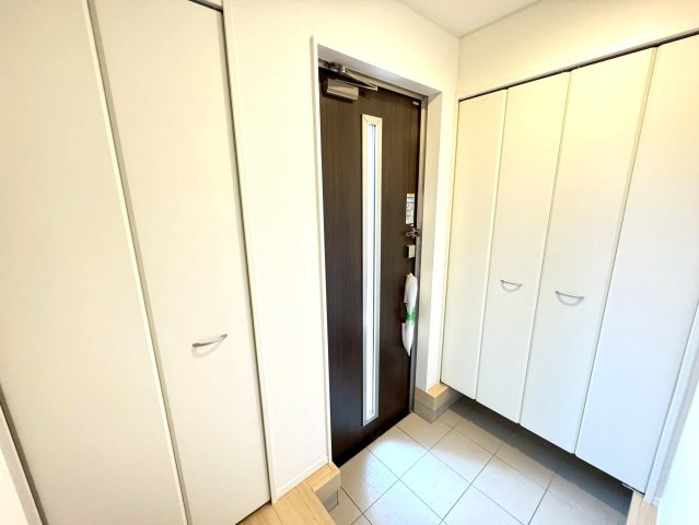 新築戸建て　清水町伏見第７　全５棟　１号棟の玄関|清潔感のある玄関
