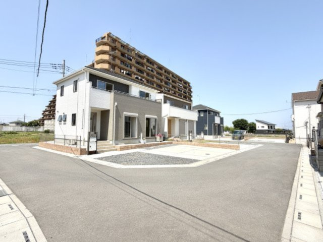 【前面道路含む現地写真】 | 熊谷市村岡　中古戸建