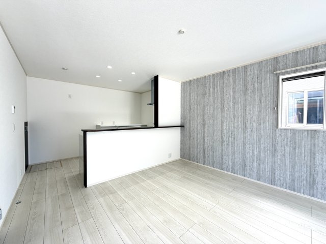 【居間・リビング】 | 熊谷市村岡　中古戸建
