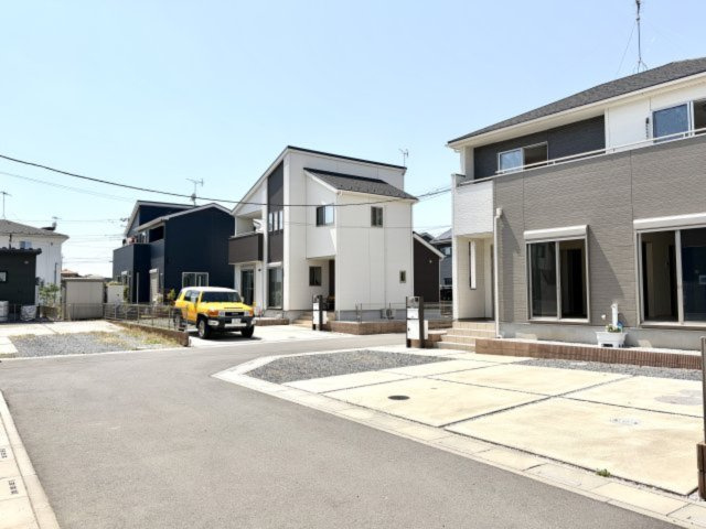 【前面道路含む現地写真】 | 熊谷市村岡　中古戸建