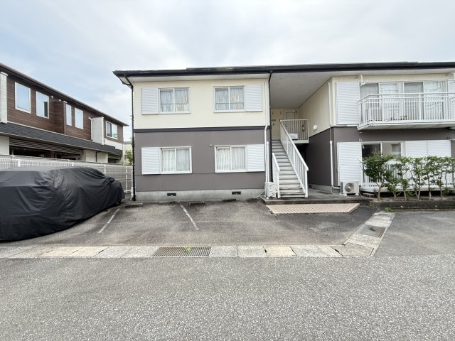神田縄ハイツ D棟の駐車場