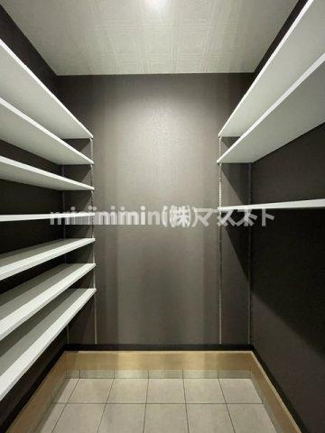 千本中2丁目貸家の収納