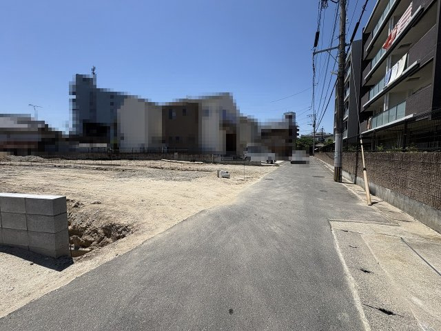 【その他】 | 春日市桜ヶ丘6丁目2期　3号棟（全4棟）【仲介手数料無料・0円】 | 現地写真。前面道路です。