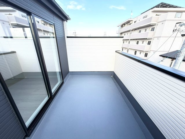 静岡市駿河区寿町3期　全2棟のバルコニー|大きなお洗濯物があっても安心のバルコニー。