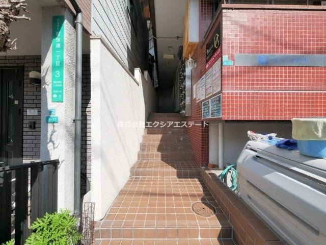 大阪市阿倍野区松虫通１丁目の賃貸マンションのエントランス