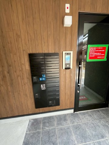 ＡＬＥＧＲＩＡ逆瀬川のエントランス|建物の内部です