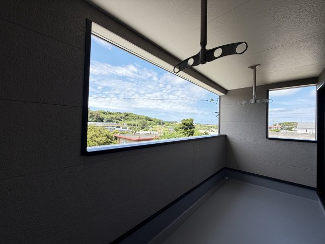 糸満市南波平　第2（全4棟）3号棟のバルコニー|3号棟　2部屋から出入り可能なルーフバルコニー♪