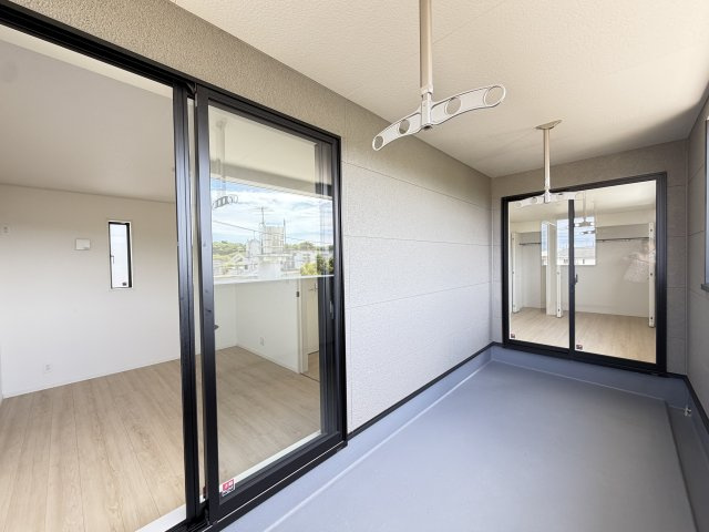 糸満市南波平　第2（全4棟）3号棟のバルコニー|3号棟　2部屋から出入り可能なルーフバルコニー♪