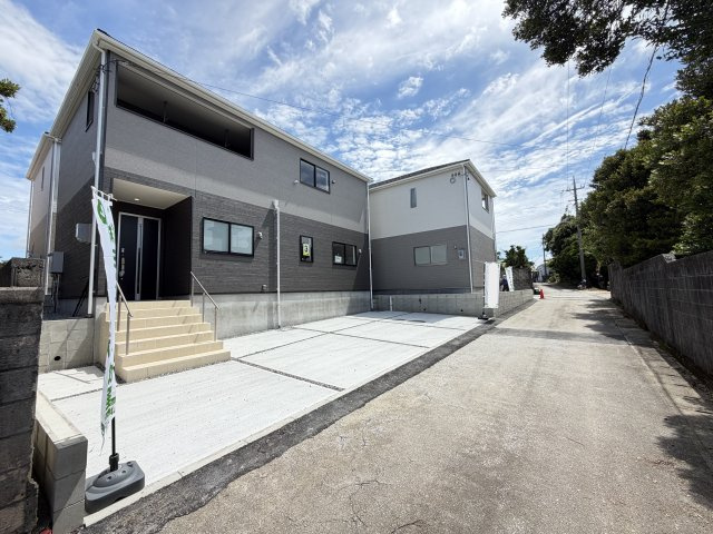 糸満市南波平　第2（全4棟）3号棟の前面道路含む現地写真|3号棟　並列駐車3台完備♪EV車充電設備付き♪