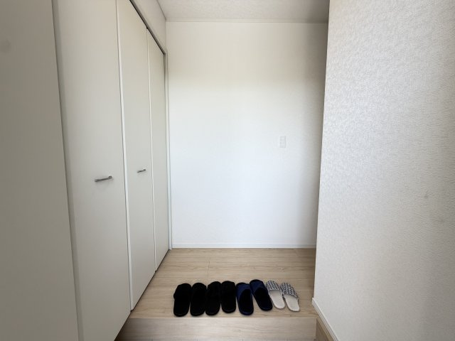 糸満市南波平　第2（全4棟）3号棟の玄関|3号棟　十分な収納付き玄関♪