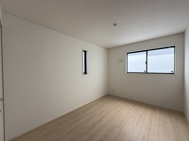 糸満市南波平　第2（全4棟）3号棟の洋室|3号棟　洋室6.5帖＋CL付き♪