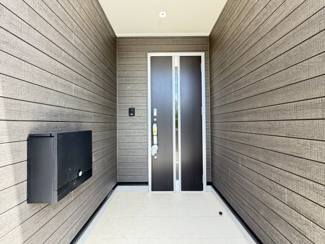 糸満市南波平　第2（全4棟）3号棟の玄関|3号棟　スマートキー付き♪