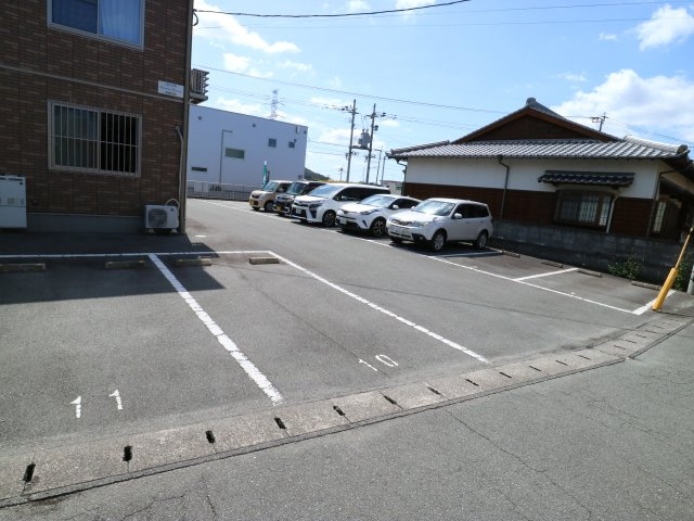 シャルマンドミールの駐車場