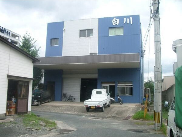 白川ビルのロビー