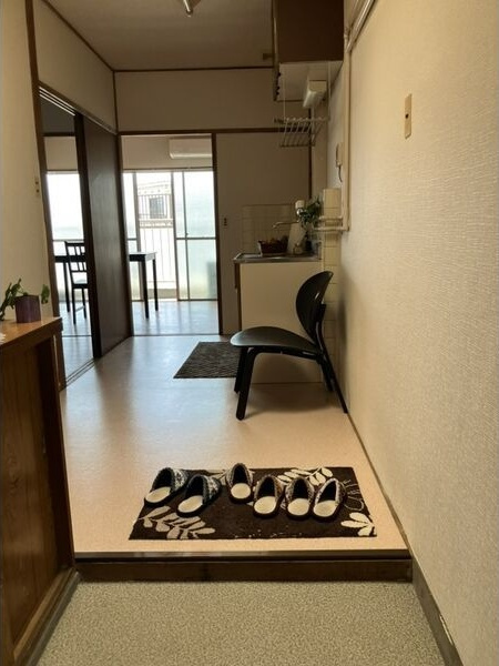 白川ビルの玄関
