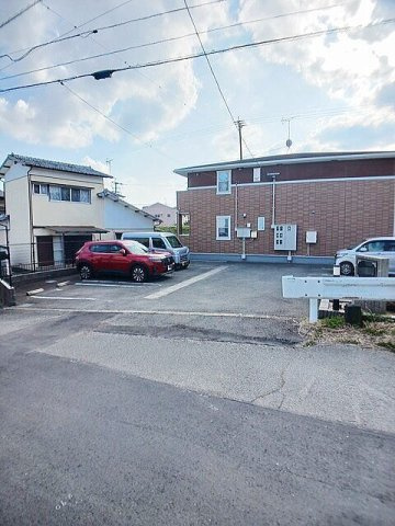 サン　ユタカの駐車場