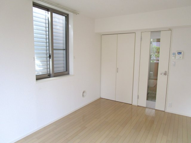 ルミエール下北沢の寝室|南東角部屋日当たりの良い明るいお部屋