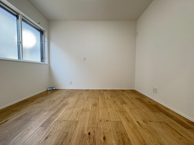 向日市寺戸町山縄手の洋室|3階、約5.2帖、北側の洋室です！落ち着いた採光がとれており、ワークスペースや居室に向いています！！