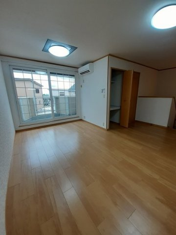 ラシーヌ四番館の居間・リビング