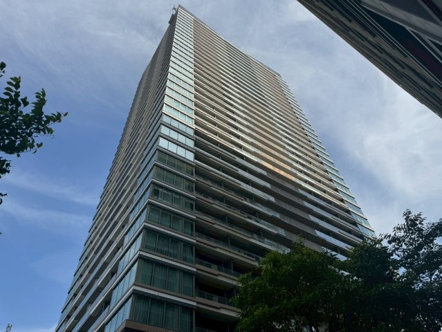 パークシティ中央湊　ザタワーの外観