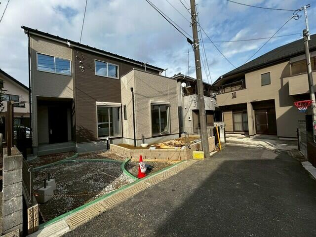 ４２１５市川市下貝塚１９期１棟の前面道路含む現地写真