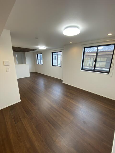 市川市伊勢宿の中古一戸建の居間・リビング
