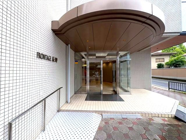 ノバティ長野南館フロンテージのエントランス