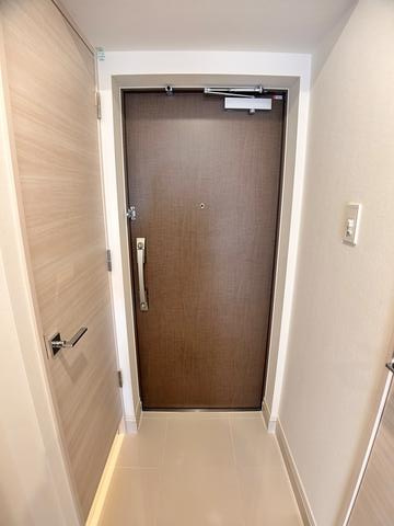 ＬＩＭＥ ＲＥＳＩＤＥＮＣＥ ＫＡＷＡＧＵＣＨＩ ＥＡＳＴの玄関
