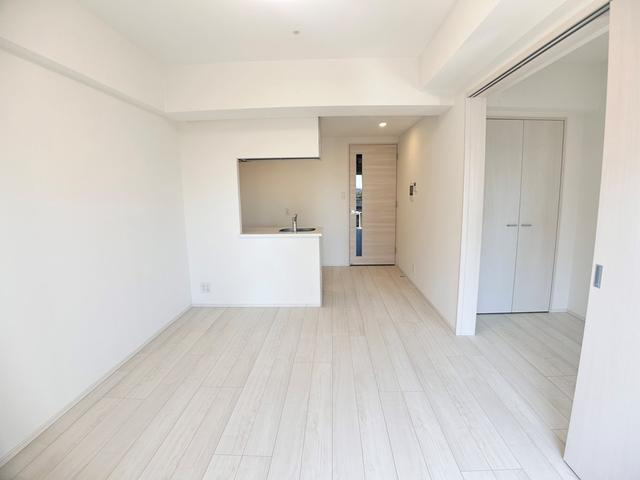 ＬＩＭＥ ＲＥＳＩＤＥＮＣＥ ＫＡＷＡＧＵＣＨＩ ＥＡＳＴの居間・リビング