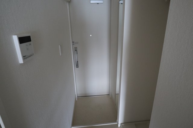 ヴィラ原木中山の玄関