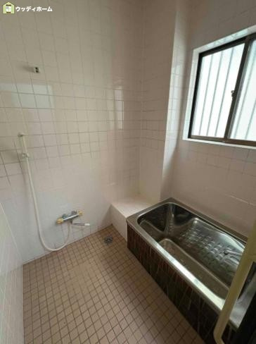 川口市本前川3丁目　中古一戸建ての浴室